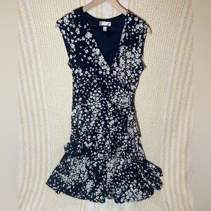 Signature by Robbie Bee Floral Faux Wrap Dress in Navy and White. Size Petite L